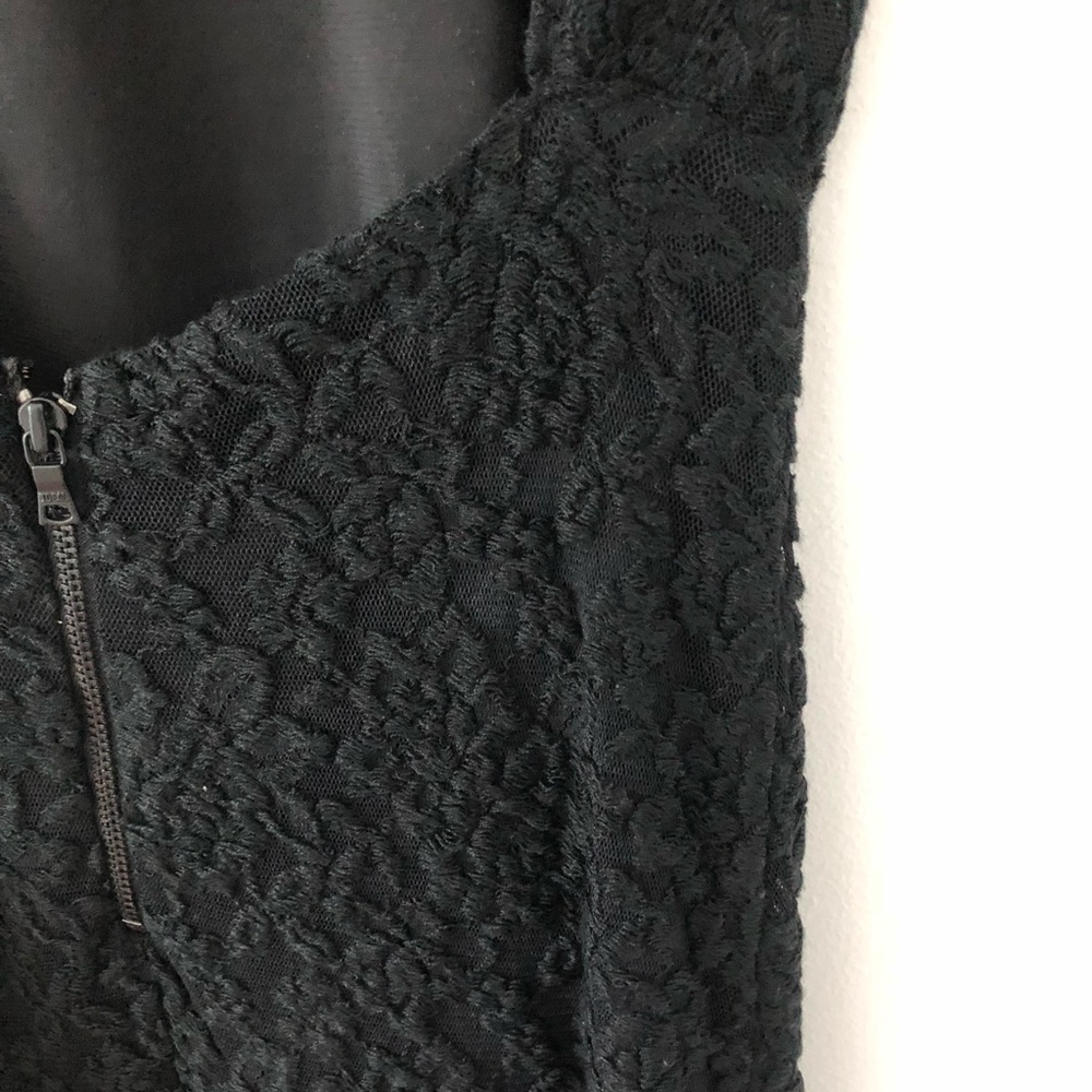 Lace Fitted Gown With An Open Back - image 6